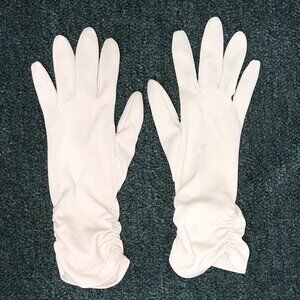 🤍 Vintage Ivory Gloves – Soft Fabric with Classic Fit
